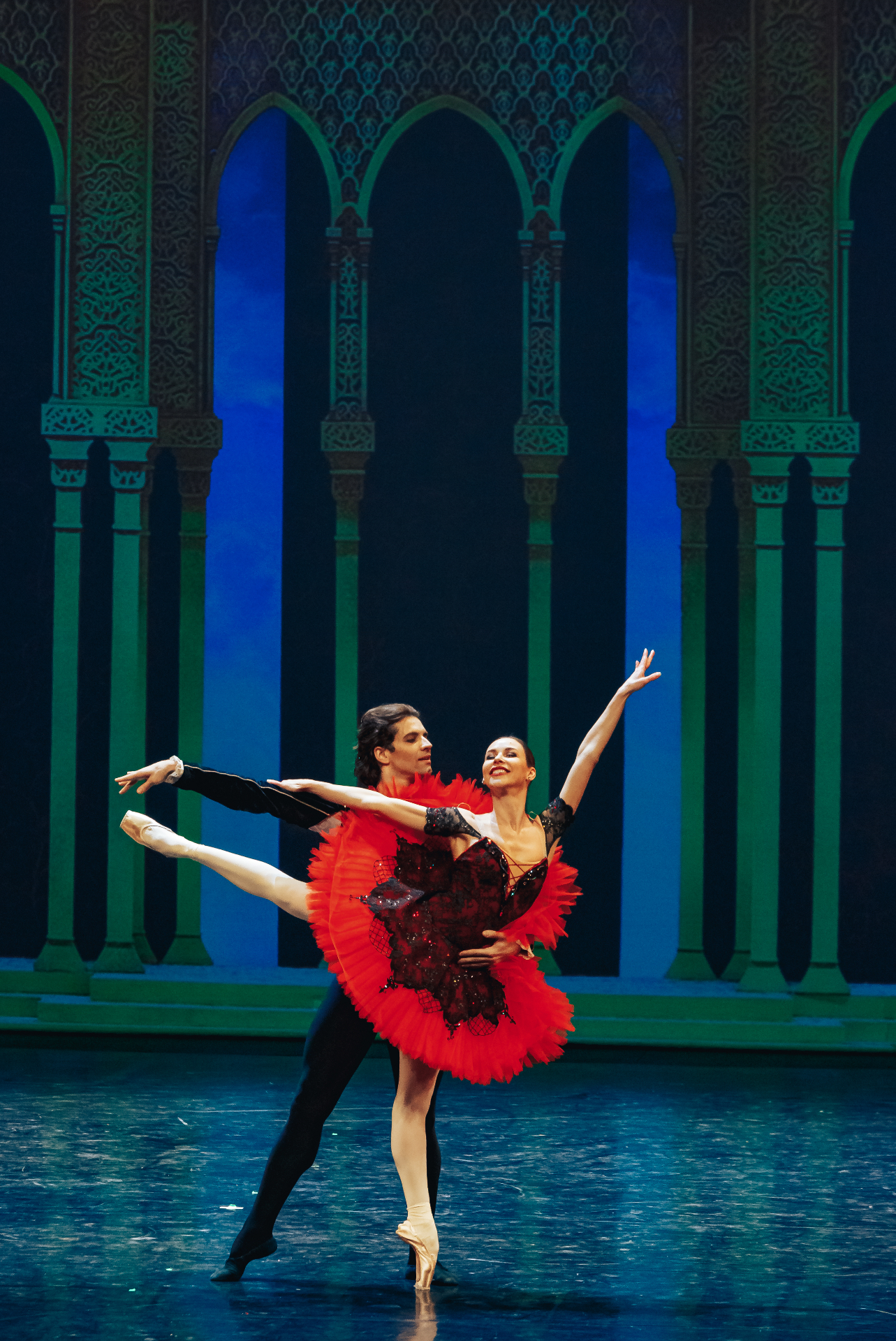 Kristina Kretova and Igor Tsvirko as Kitri and Basilio in Don Quixote